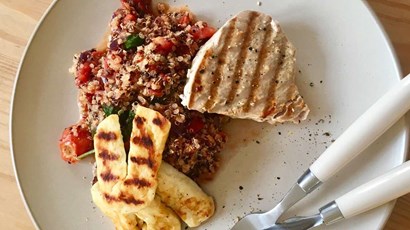 Tuna steak with tomato salsa, quinoa and vegan halloumi 