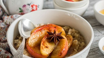 Apple and cinnamon overnight oats