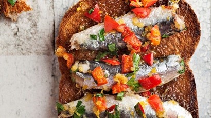 Grilled mackerel & tomato bruschetta